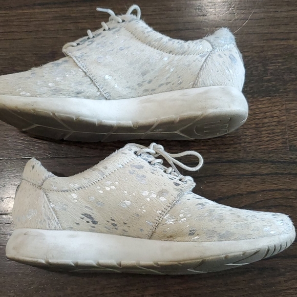 Barely worn pony hair sneakers with silver - Picture 4 of 4